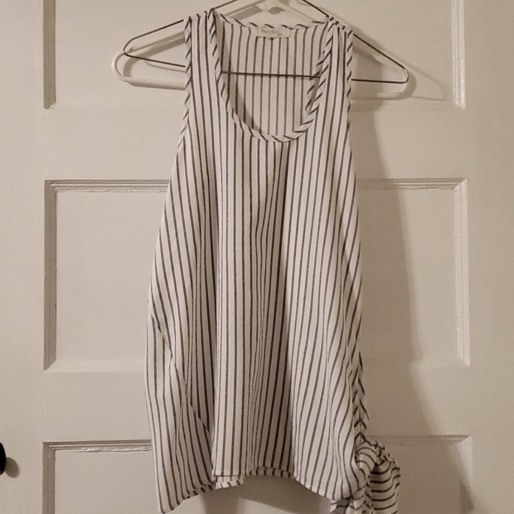 Side-tie tank